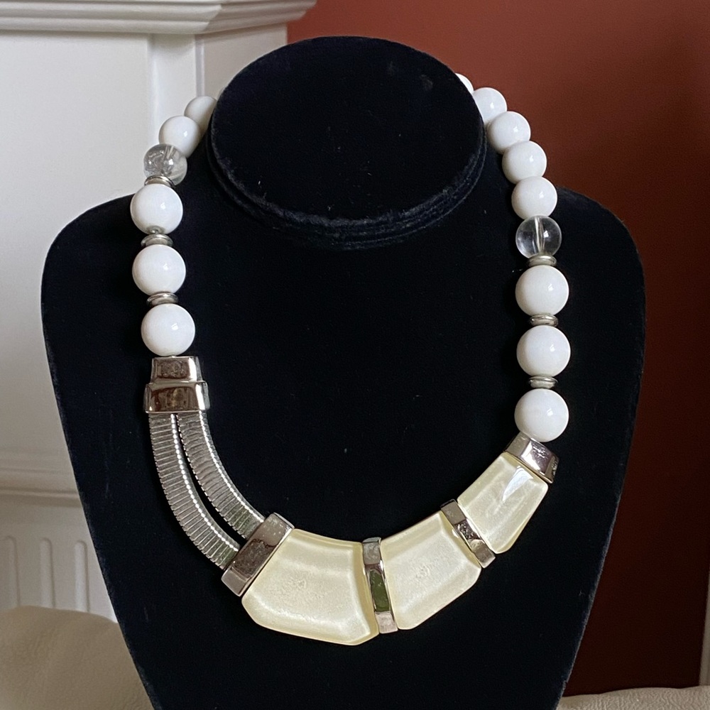 VINTAGE KUNIO MATSUMOTO TRIFARI LUCITE NECKLACE